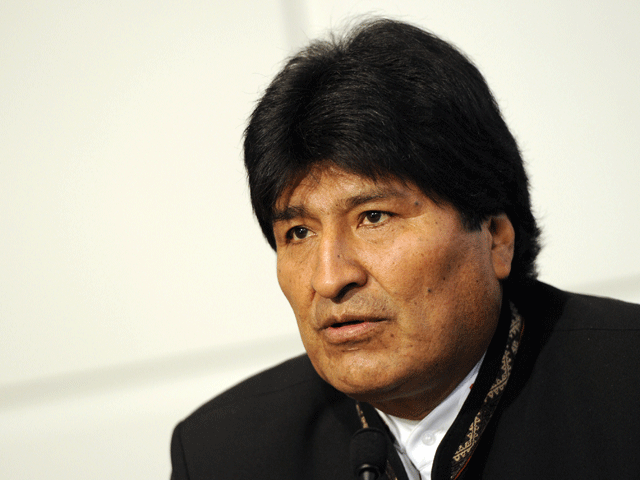 Por no saludar a Evo Morales la demandaron