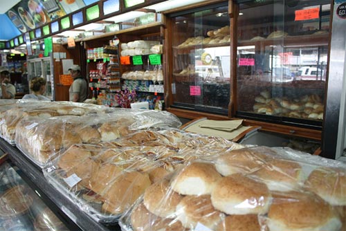 Panaderos reportan escasez de insumos