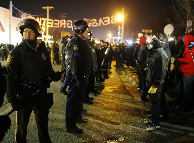 Al menos 45 detenidos de protestas en Ferguson (Fotos)