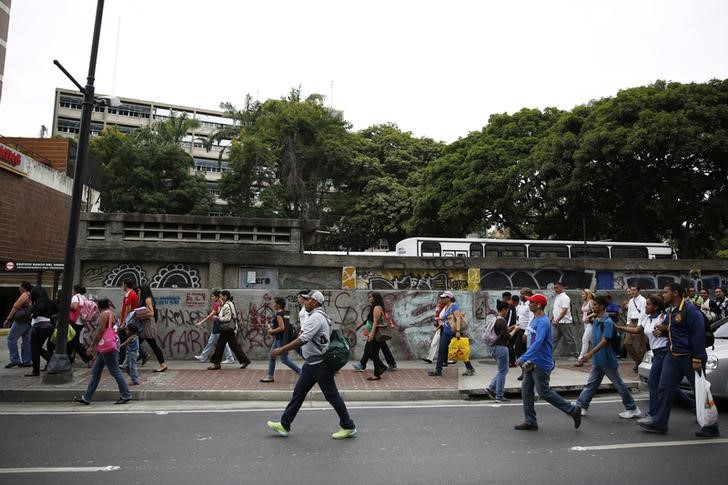 Cuadrillas de Corpoelec trabajan para solventar falla registrada en Caracas
