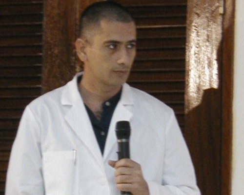 Médico cubano vuelve a su país tras curarse de ébola en Suiza