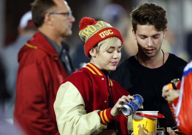 No te pierdas el rebelde viaje de Miley y Patrick Schwarzenegger por Miami (Fotos)