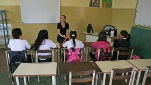 Precariedad de la carrera docente impulsa la migración de maestros