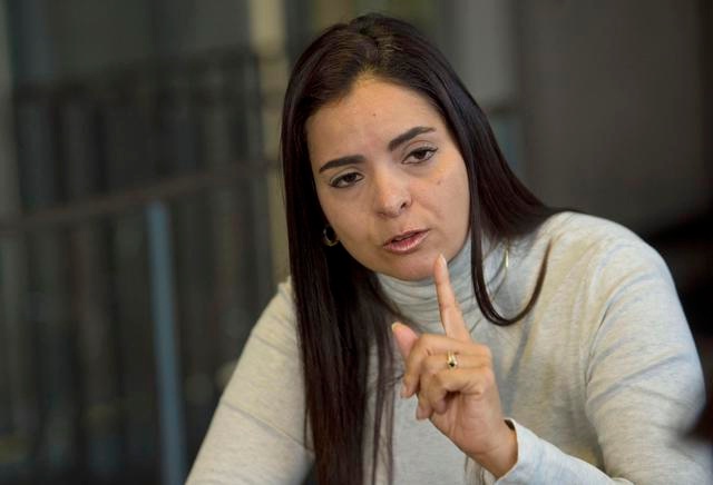 La abogado Tamara Suju recibió asilo político del gobierno checo. Acá en conversación con el diario Ceske Noviny