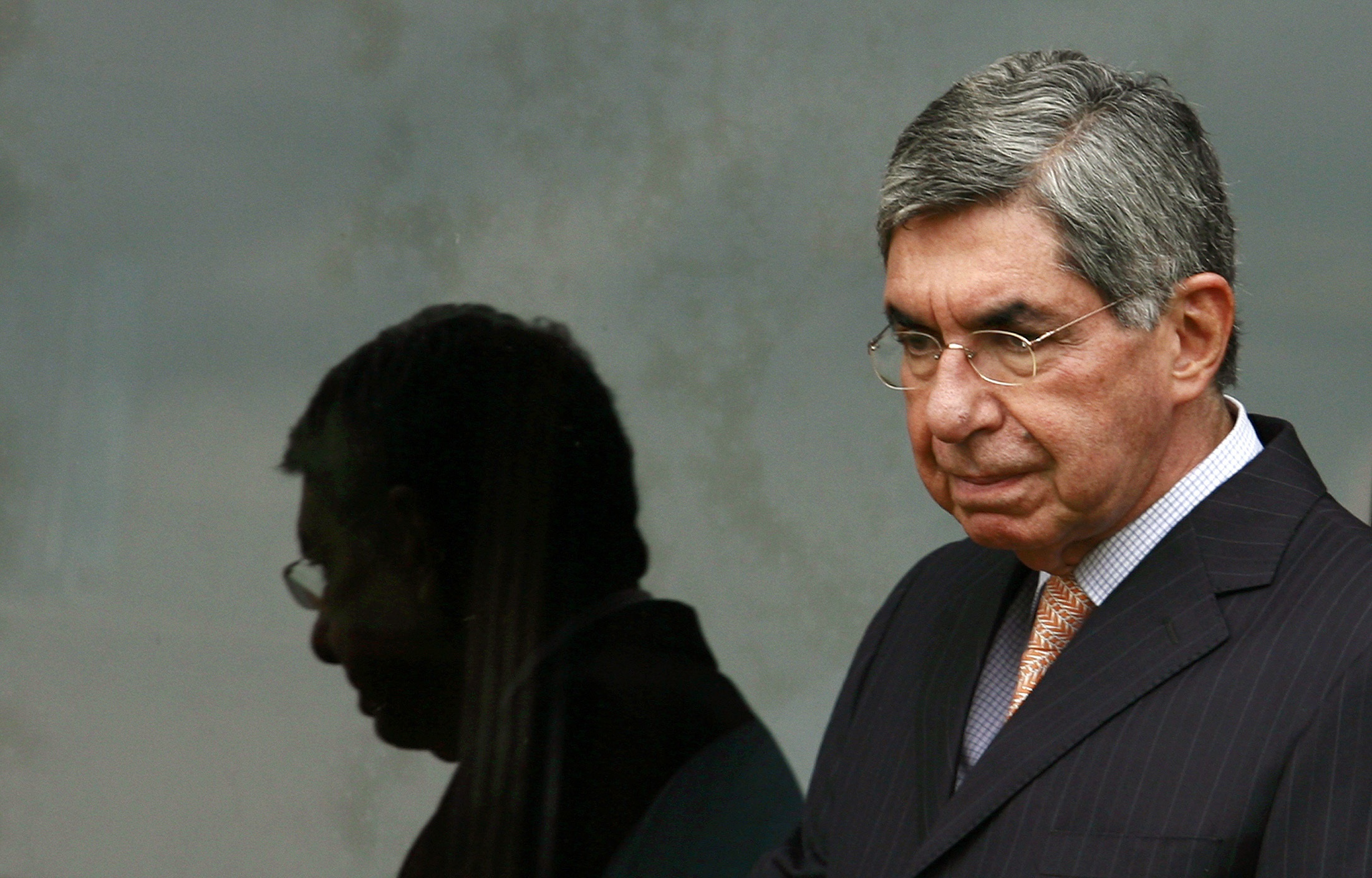 Carta de Oscar Arias a Venezuela: No hay conspiración extranjera que explique las colas