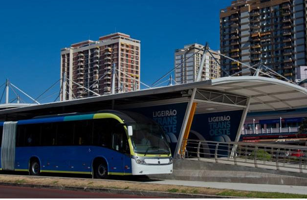 Choques en sistema de buses deja 150 heridos en Rio de Janeiro
