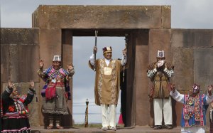 Vestido de emperador inca, Evo Morales jura su tercer mandato (Fotos)