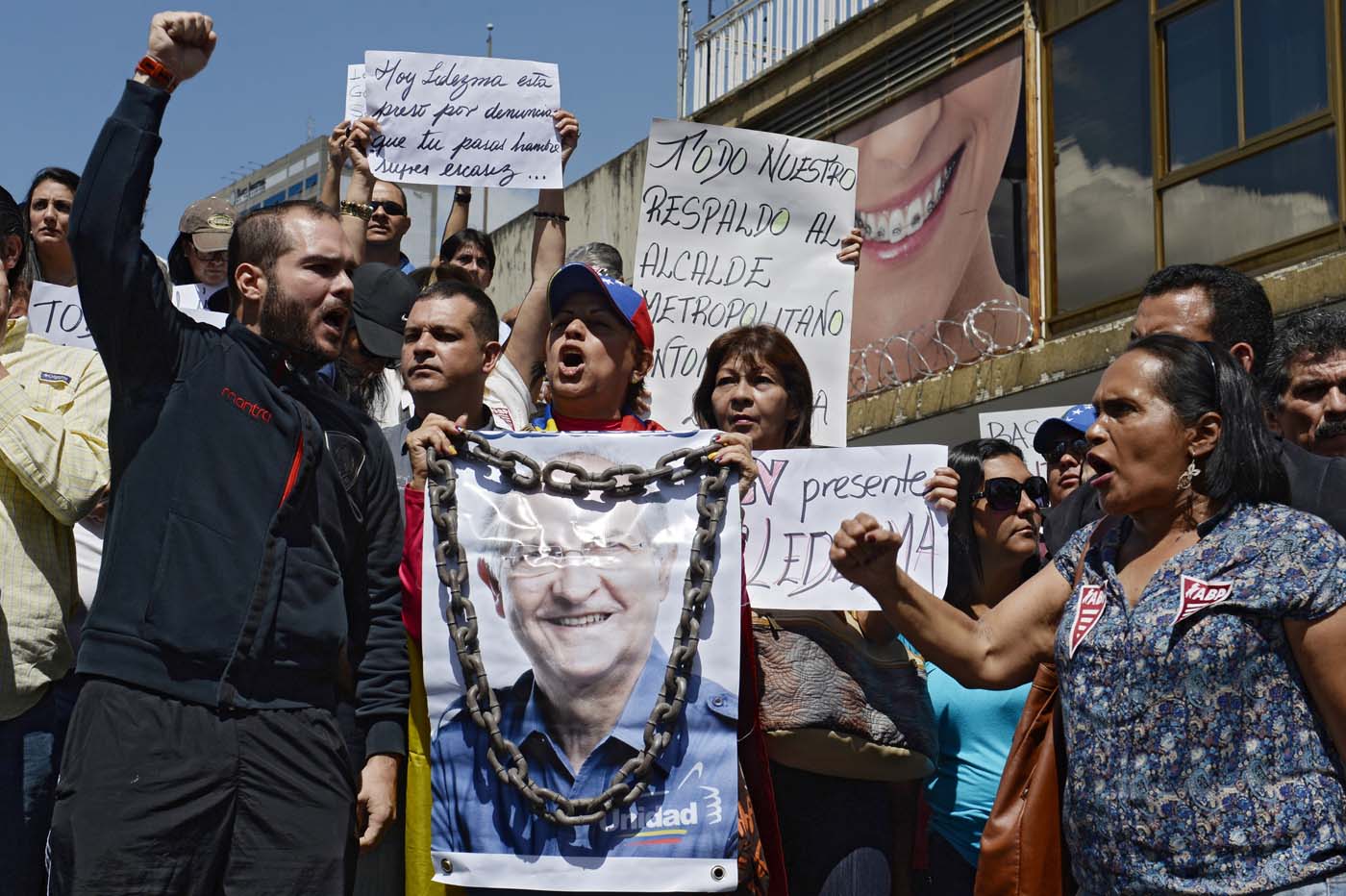 Con telón de fondo de escasez, Maduro redobla ofensiva contra opositores