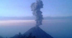 Autoridades chilenas piden calma por actividad sísmica del volcán Villarrica