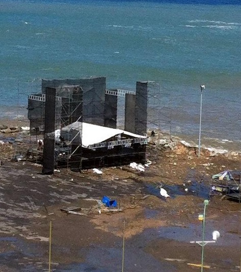 Todo listo para los Carnavales en La Guaira pero… esto fue lo que dejó el Mar de fondo (FOTO)