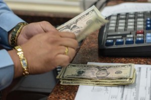 BCV convoca segunda subasta de dólares para bancos y casas de cambio