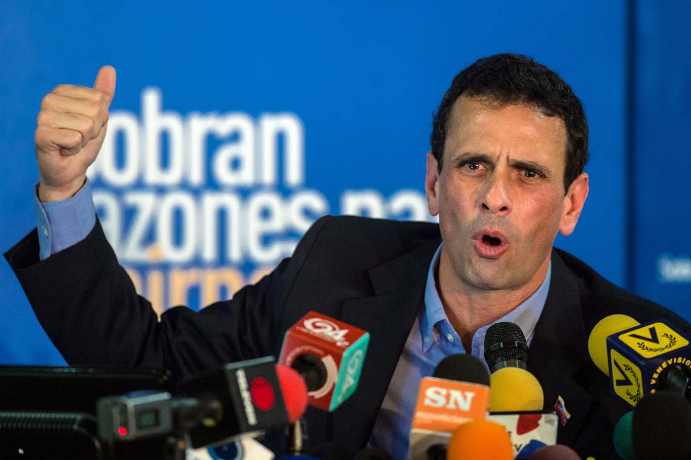 Capriles a Nicolás: Sal de Miraflores y dale la cara al país