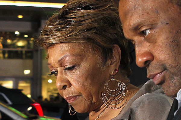 Madre de Whitney Houston habla del estado de salud de su nieta