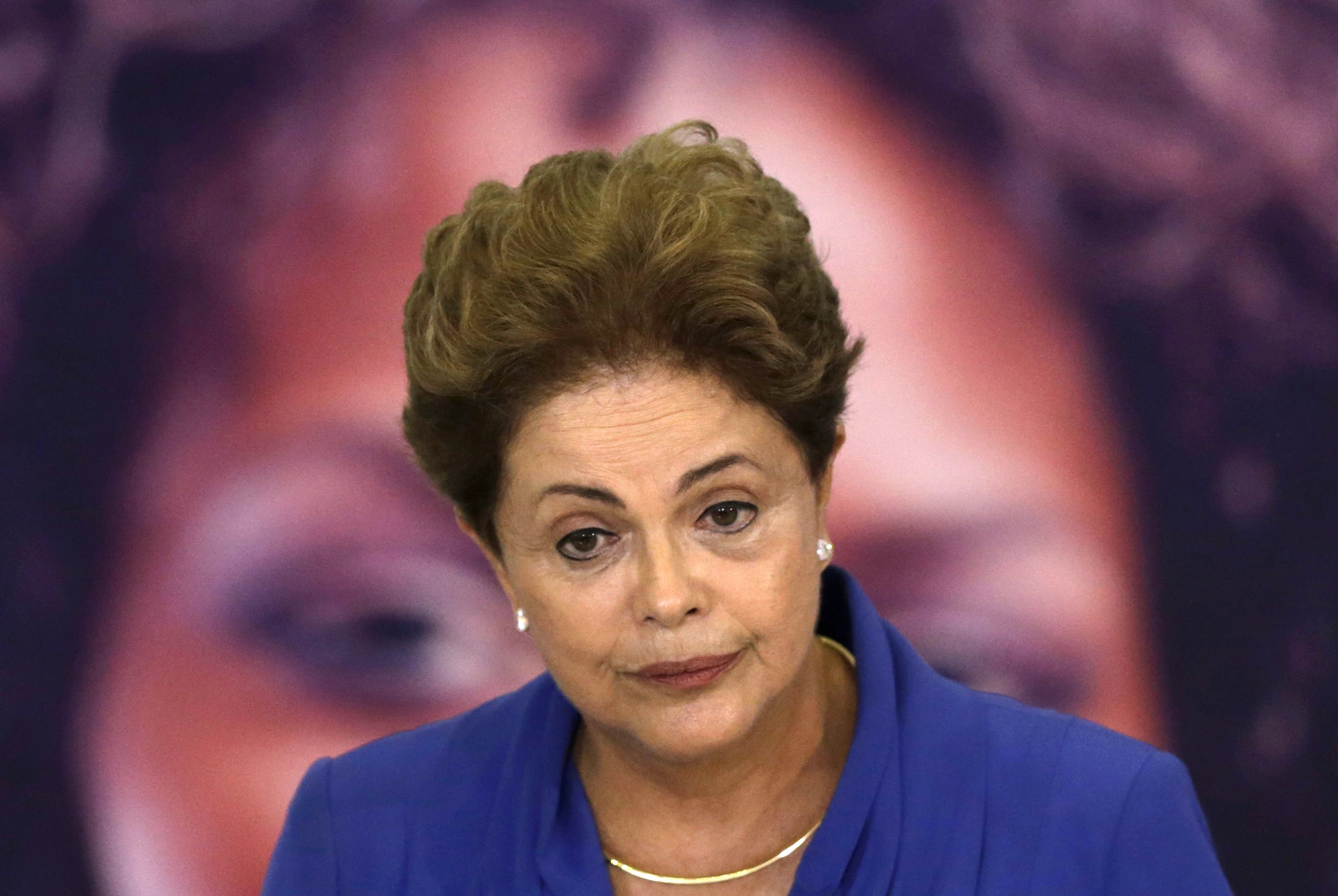 Rousseff convoca reunión inmediata con canciller brasileño