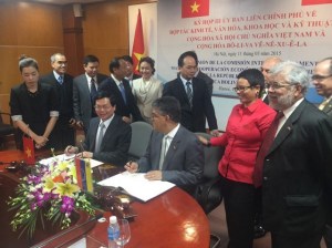 Venezuela firma convenios con Vietnam en materia petrolera