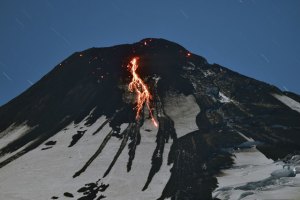 Se mantiene alerta roja en proximidades del volcán chileno Villarrica