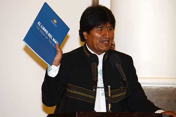 Evo Morales anuncia que el Libro del Mar será obligatorio en las escuelas