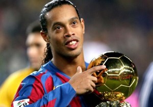 El astro brasileño Ronaldinho se retira oficialmente de las canchas