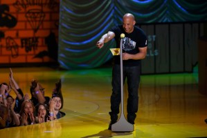 Vin Diesel le canta a Paul en los #MTVMovieAwards