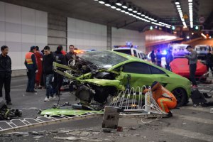 Un Ferrari y un Lamborghini se estrellaron al imitar a Rápidos y furiosos (Fotos)