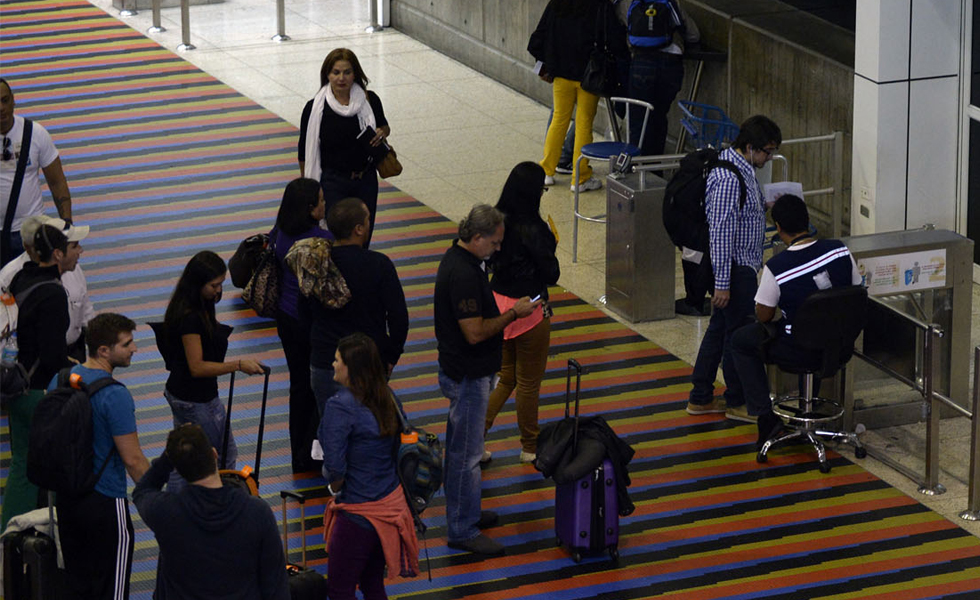 Viajeros no pagarán tasa aeroportuaria en dólares