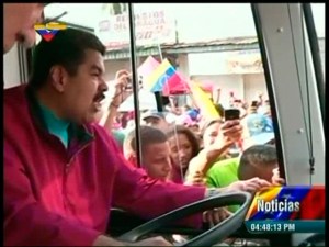 La peligrosa “Chávez-pantomima” de Nicolás para verse popular (VIDEO)