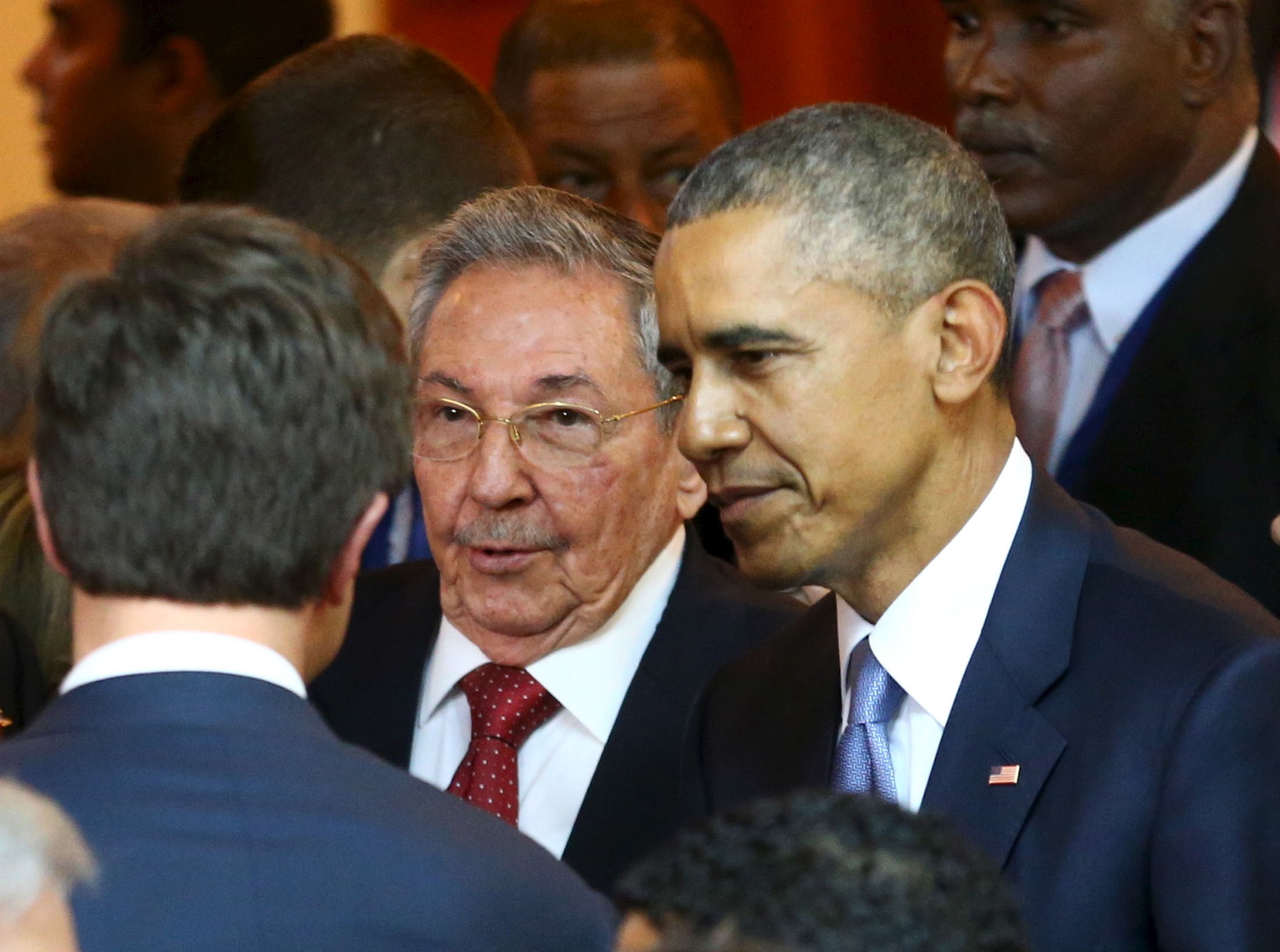 En FOTOS: El histórico primer encuentro oficial entre presidentes de Estados Unidos y Cuba en más de 50 años