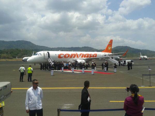 Con dos aviones y una delegación de 120 personas llegó Maduro a Panamá