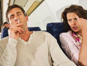 ¿Sabes cuánto cuesta “portarse mal” en un avión?