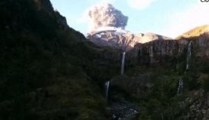 Un turista captó el primer estallido del volcán Calbuco (Video)