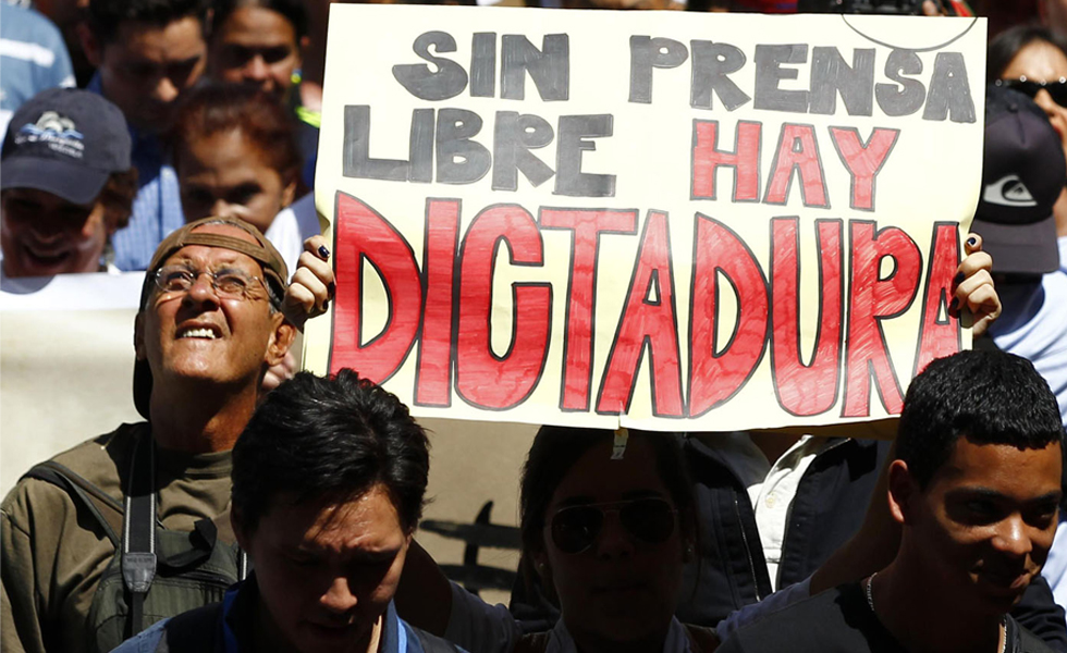 Censura bolivariana: Tumban señal de CapitolioTV, falla Twitter en Venezuela e impiden paso a periodistas a la AN