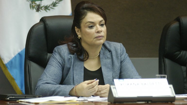 Renunció la vicepresidente de Guatemala por un escándalo de corrupción