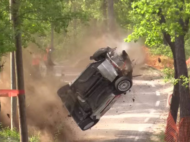 Imposible creer que salieron caminando de este choque… ¡el rally no es para cardíacos!