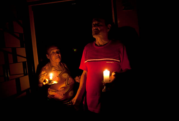Reportan más de 8 horas sin electricidad en Mara, Zulia