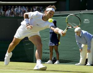 Nadal debuta en Wimbledon con un sólido triunfo sobre Bellucci