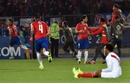 Chile derrota a un duro Perú en semifinales (Video)