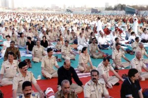 Policías serán obligados a practicar yoga en la India