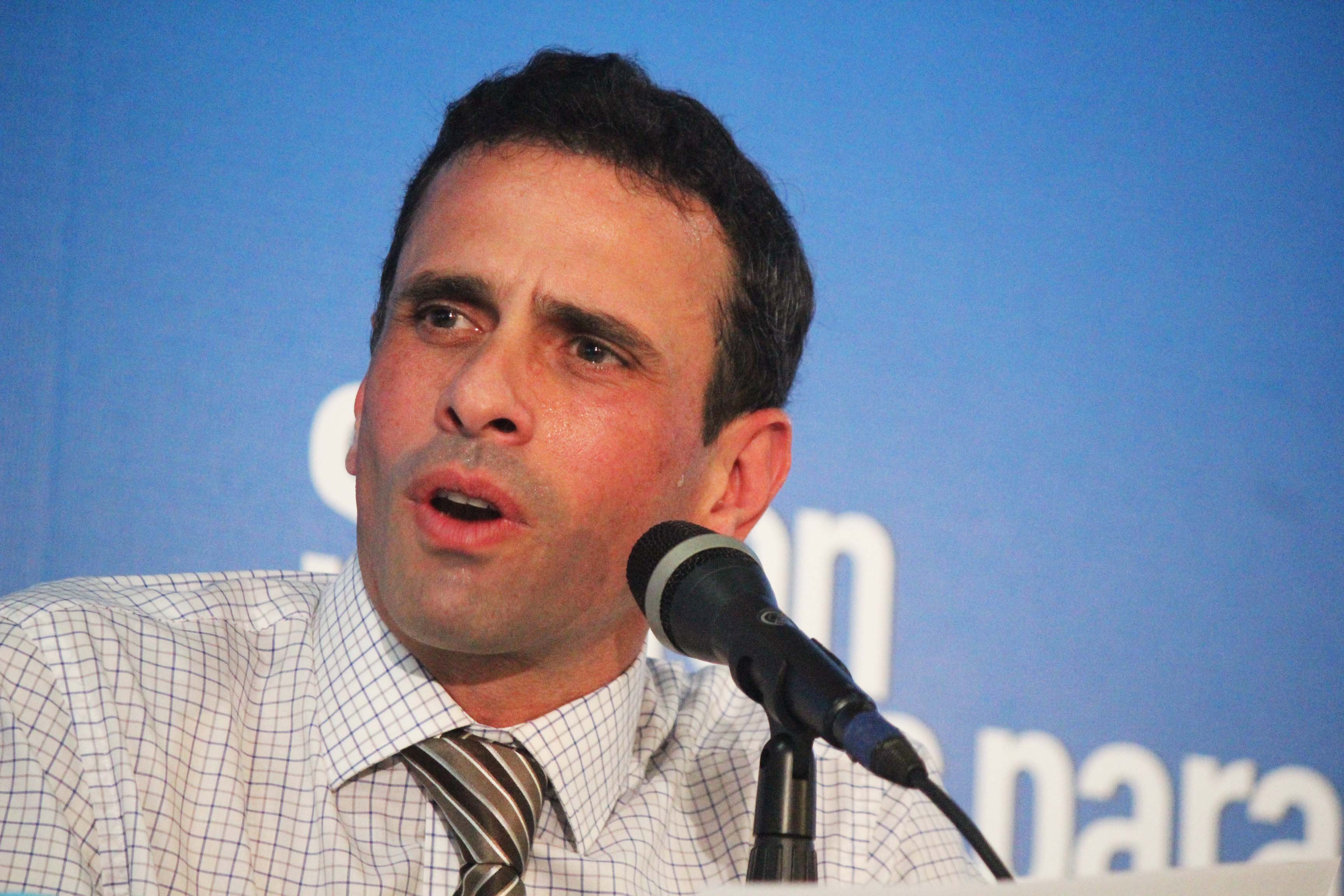 Capriles sugiere aumento salarial de 50% para recuperar ingresos