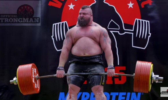 “La Bestia” Eddie Hall rompe récord mundial levantando ¡463 Kg! (video)