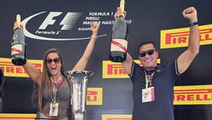 FOTO: Magglio Ordóñez y Sandra Martínez en el exclusivísimo club de la Fórmula Uno (427 meses de sueldo mínimo)