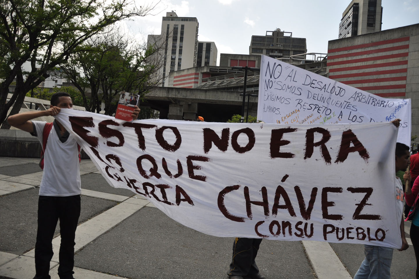 El pueblo le reclama al gobierno: Las FOTOS que Nicolás no quiere que veas