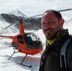 Rescatan a piloto ruso en trozo de hielo flotante