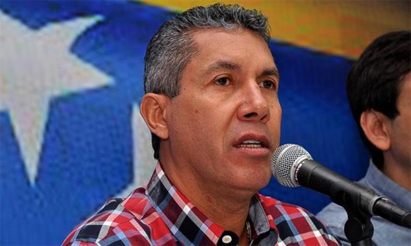Henri Falcón: todos los venezolanos afectados por la crisis debemos firmar