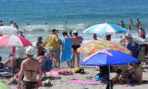 España prevé la llegada de un millón de turistas más este verano