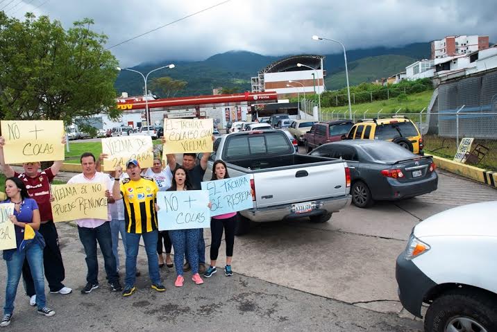 Protestan en Táchira para exigir cese de humillaciones al hacer colas