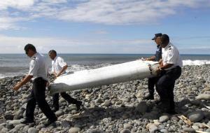 Hallan tres nuevas posibles piezas del MH370 en Madagascar y Australia