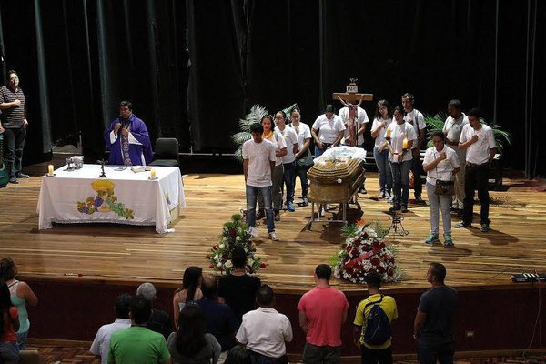 En horas de la tarde en el auditorio de la Unet se ofició una misa por el eterno descanso de Ricardo José Contreras Meza