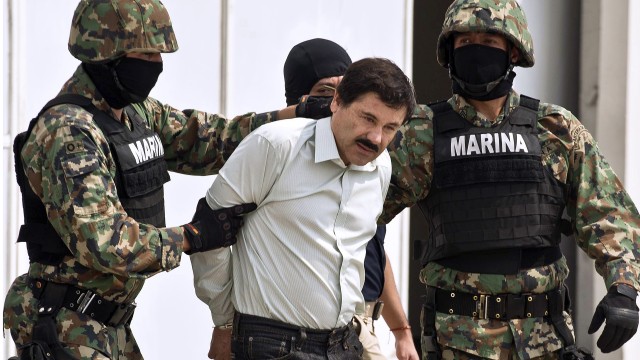 Caza de “El Chapo” deja casas baleadas y misterioso rancho custodiado