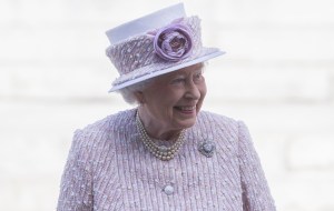 Isabel II a las puertas de un reinado récord tras liderar problemática monarquía