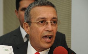 Motta Domínguez sustituye a Chacón en el Ministerio de Energía Eléctrica